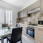 Spacious, 1br Duplex Off Uni/hospital With Wifi By 360 Estates Apartment