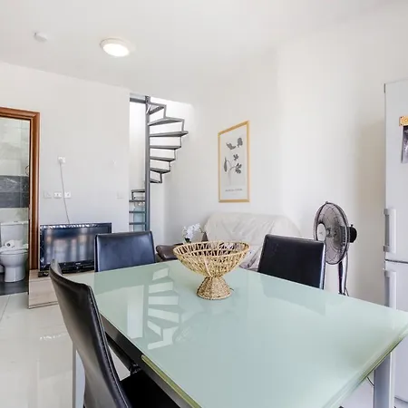 Apartment Spacious, 1br Duplex Off Uni/hospital With Wifi By 360 Estates Msida