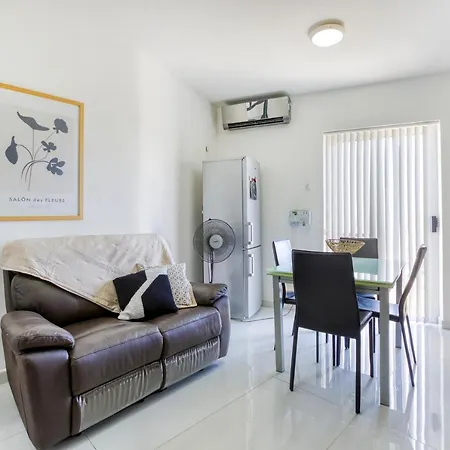 Spacious, 1br Duplex Off Uni/hospital With Wifi By 360 Estates Msida