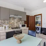 Spacious, 1br Duplex Off Uni/hospital With Wifi By 360 Estates Διαμέρισμα *