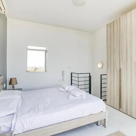 Spacious, 1br Duplex Off Uni/hospital With Wifi By 360 Estates Apartament Msida