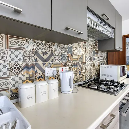 Spacious, 1br Duplex Off Uni/hospital With Wifi By 360 Estates Apartament