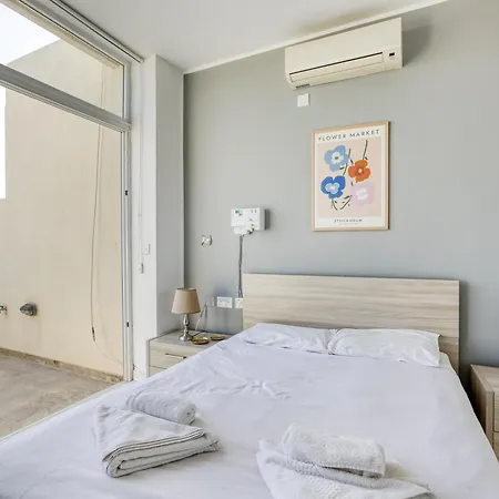 Spacious, 1br Duplex Off Uni/hospital With Wifi By 360 Estates Lägenhet Msida
