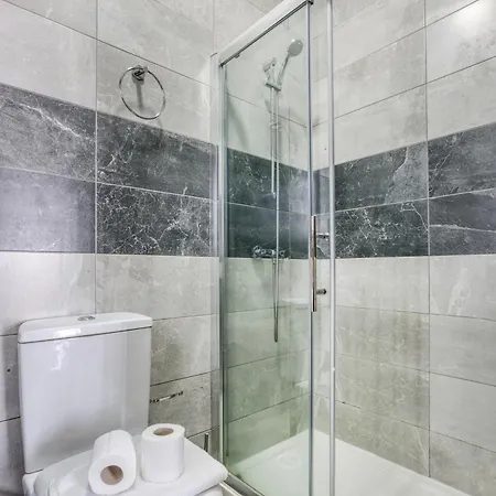 Spacious, 1br Duplex Off Uni/hospital With Wifi By 360 Estates * 姆西达